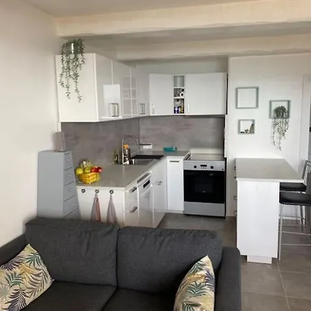 Apartment Bord De - T4 Avec Piscine *